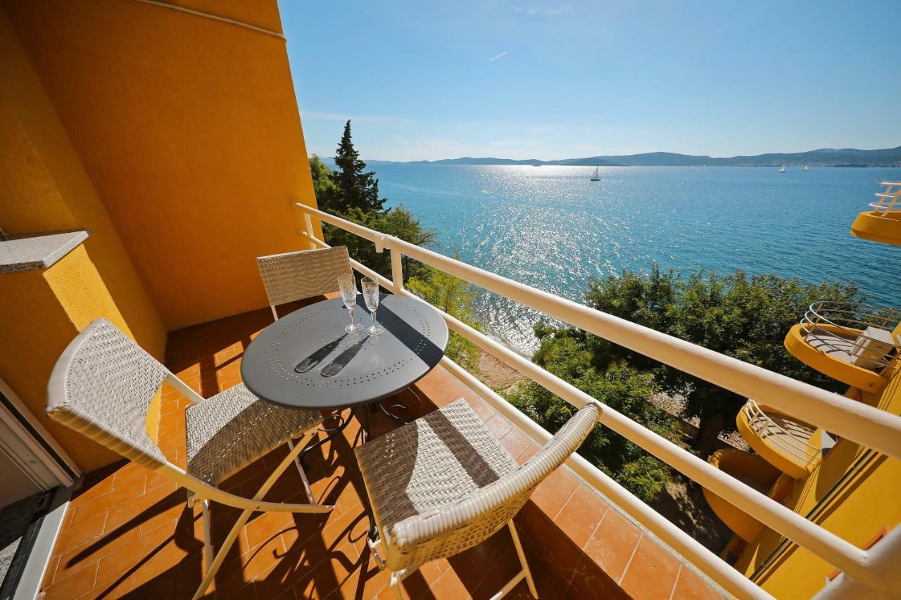 Caisa Classic Beachfront Apartment Zadar Exterior photo